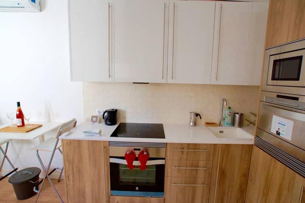 Lovely Flat Fira Mwc L'Hospitalet de Llobregat Exterior photo